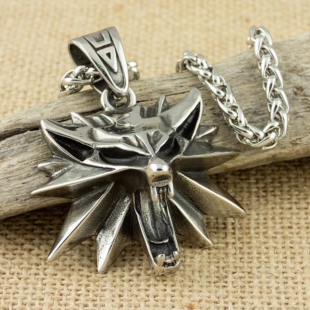 Wildman Hunting & Outdoor Reviews - Collier avec pendentif tête de loup